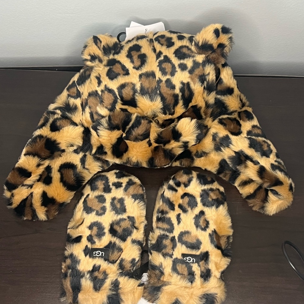 UGG KIDS FAUX FUR TRAPPER W EARS NATURAL SPOTTY 4-6yrs